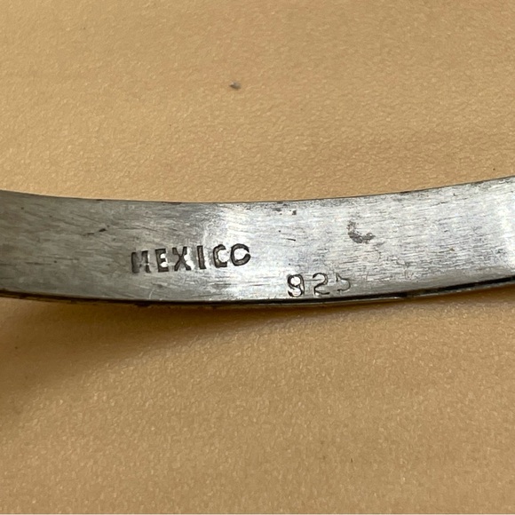 Beautiful Unsigned Vintage Mexico 925 Silver Turquoise Bangle Bracelet - Picture 2 of 5